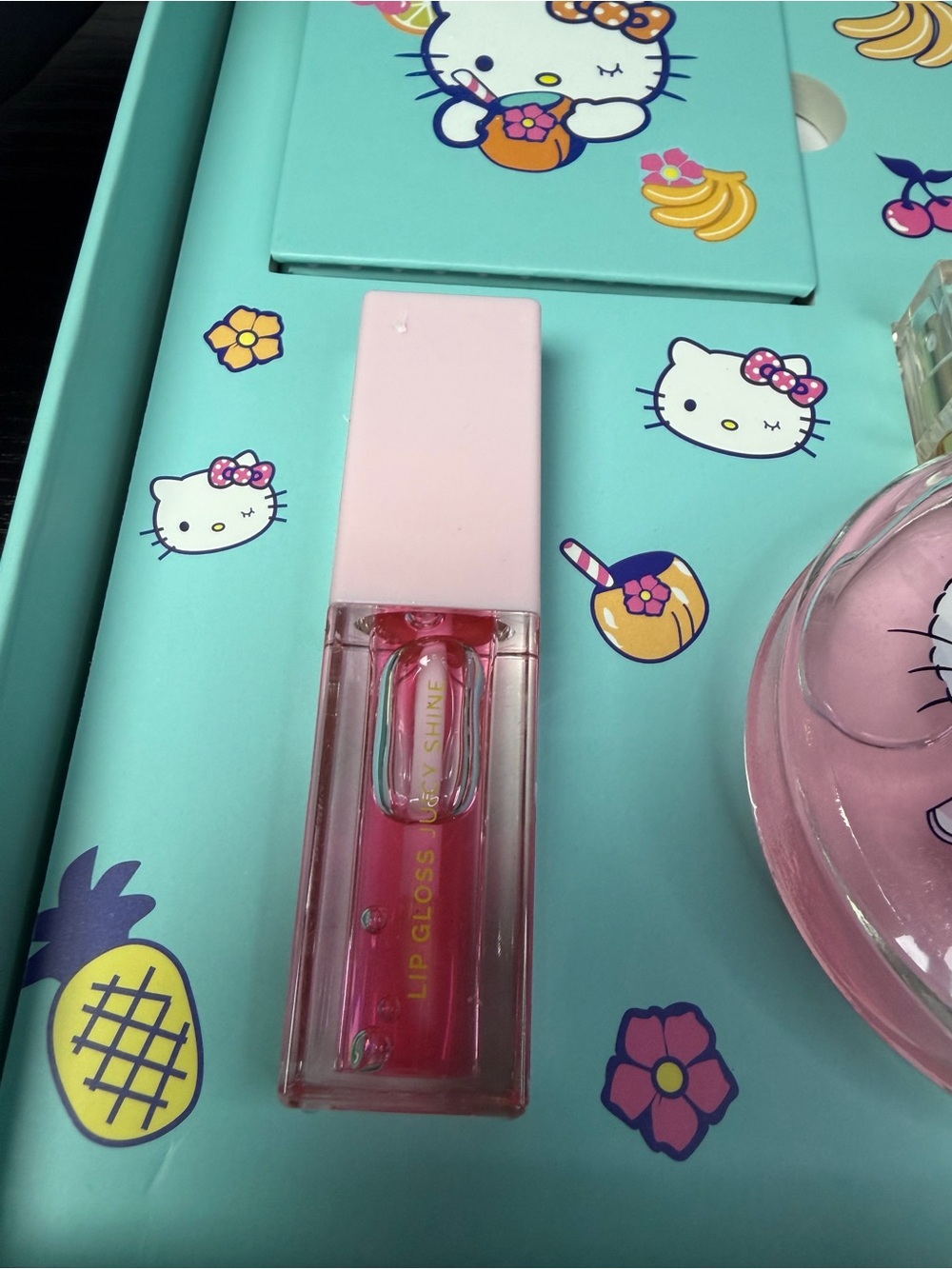 Hello Kitty Mint MakeUp Set - - Picture 5 of 10